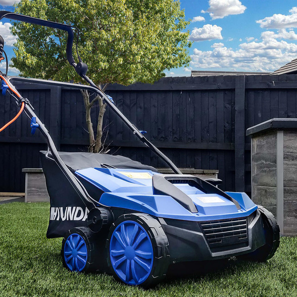 Hyundai 1600W 15'' 38cm Artificial Grass Sweeper Multi-use Brush 45L Collection Bag| HYSW1600E