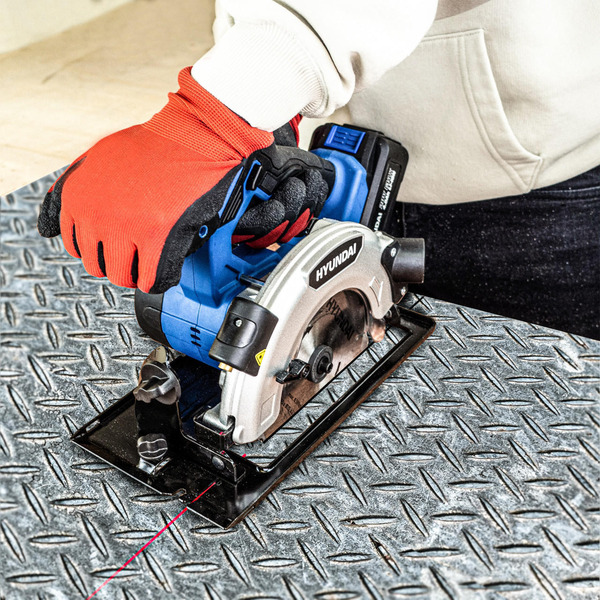 Hyundai 20V MAX Cordless Circular Saw 165mm TCT Blade, 4Ah Li-Ion Battery| HY2183