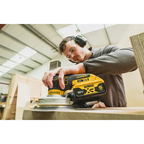 DeWalt DCW230N-XJ 18V XR 150mm Cordless Random Orbital Sander – Bare Unit