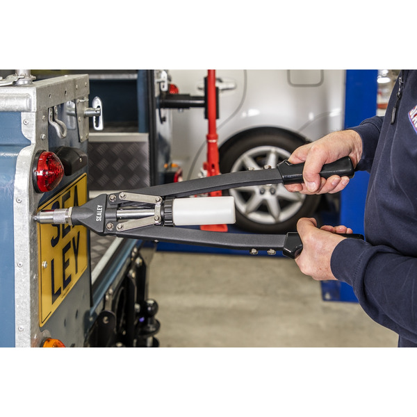Sealey AK3981 Heavy-Duty Long-Arm Riveter with Collection Bowl