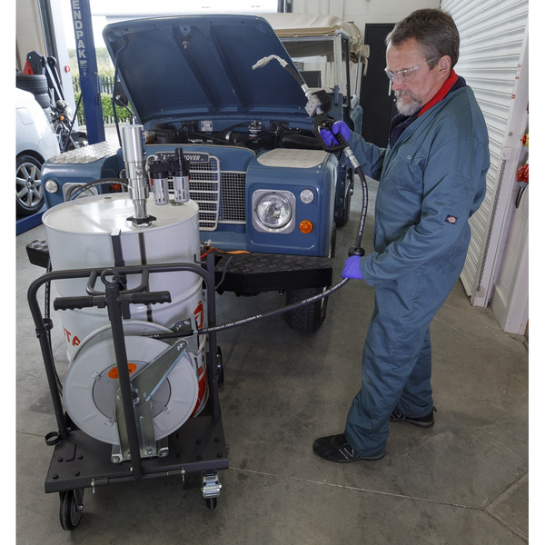 Air Operated Oil Dispensing System with 10m Retractable Hose Reel