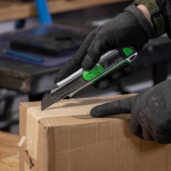 Rika SNKN001 Rikä Heavy Duty Snap-Off Utility Knife | 5 Spare SK2M Blades | Self-Reloading