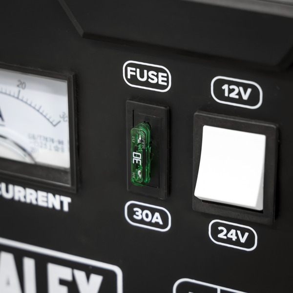 Sealey CHARGE115 12/24V Battery Charger 19A 230V