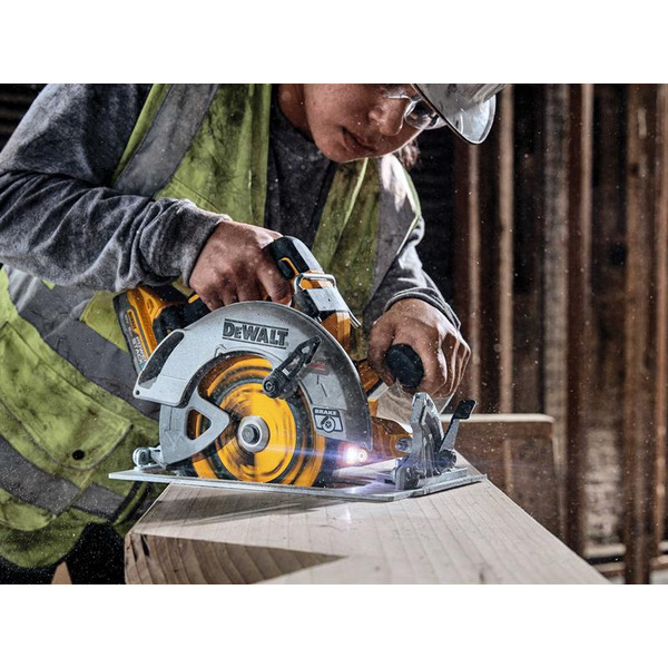 DeWalt DCS573H2T-GB 18v XR Cordless Brushless Circular Saw Inc 2x 5.0Ah Powerstack