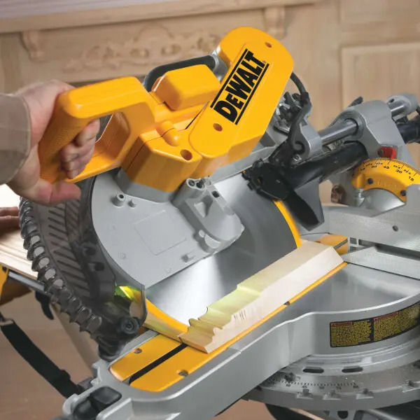 DeWalt DWS780-GB 240v 305mm Compound Slide Mitre Saw
