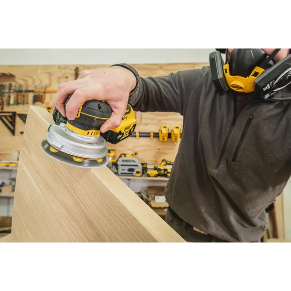 DeWalt DCW211N-XJ 18V XR 125mm Cordless Random Orbital Sander – Bare Unit
