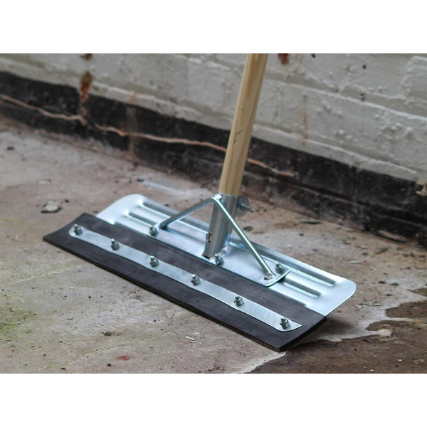 Heavy-Duty Straight Yard Squeegee 22in (559mm)