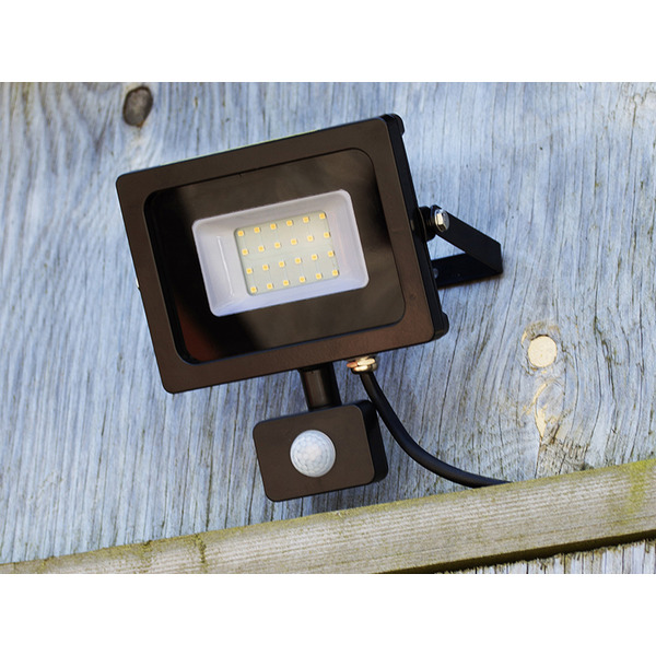 Faithfull Power Plus SMD LED Security Light with PIR 30W 2400 lumen 240V