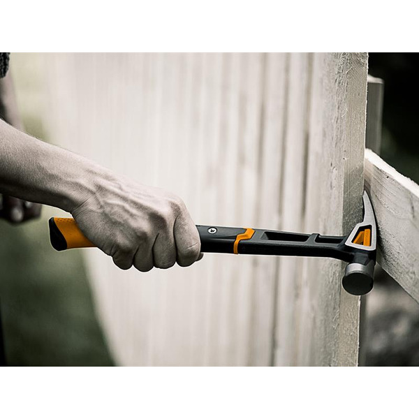 Fiskars FSK1020214 IsoCore General Use Hammer 570g (20oz)