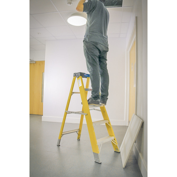 Sealey FSL5 Fibreglass Step Ladder 4-Tread - EN 131