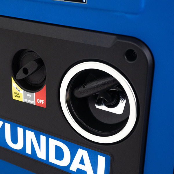Hyundai 2200W / 2.2kW Petrol Inverter Generator, Pure Sine Wave Output, Lightweight, Quiet Running | HY2250Si