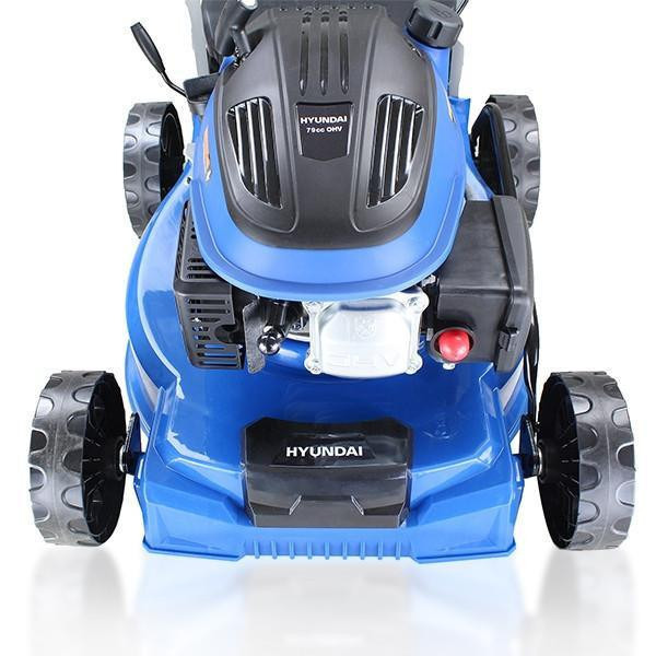 Hyundai 16 / 40cm Cut Lightweight Petrol Push Lawnmower And Extras