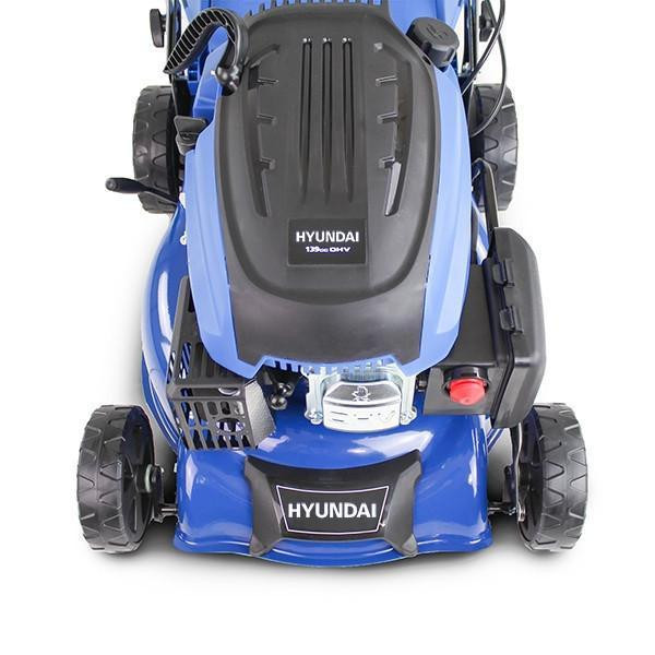 Hyundai 17'' / 43cm 139cc Cut & Mulching Self Propelled Powerful Petrol Lawnmower And Extras