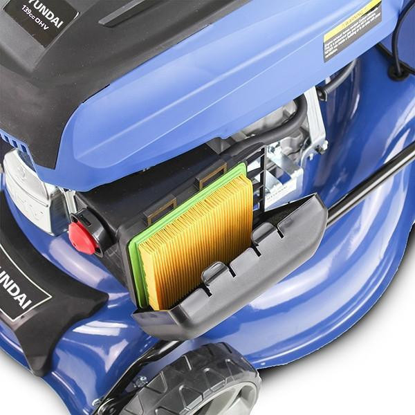 Hyundai 17'' / 43cm 139cc Cut & Mulching Self Propelled Powerful Petrol Lawnmower And Extras