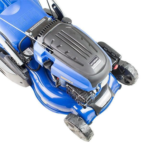 Hyundai 17 / 43cm Rear Roller Electric Start Self Propelled Petrol Lawnmower And Extras