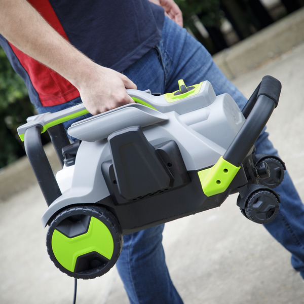 Pull-Along Pressure Washer with TSS 140bar 1800W/230V