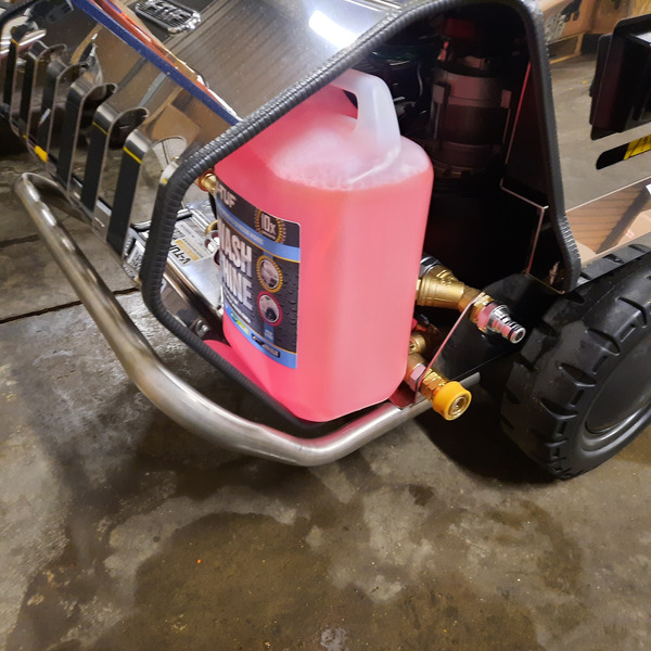 V-TUF RAPID MSH 240v Professional Hot Water Industrial Mobile Pressure Washer - 120Bar, 9L/min