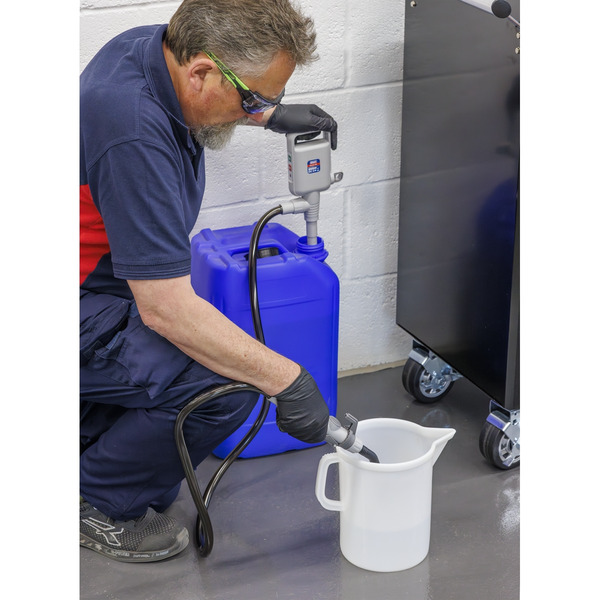 Sealey TP81 Battery Operated Fluid Transfer Pump with Nozzle