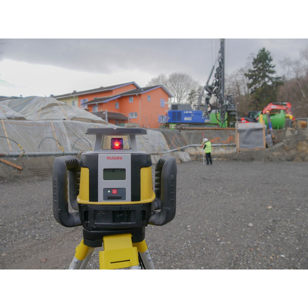 Leica 6012272KIT Rugby CLH Rotary Horizontal Li-ion Laser With RE120 Tripod & Staff