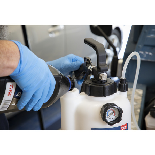 Sealey VS830 Pneumatic Brake & Clutch Bleeder 2.5L