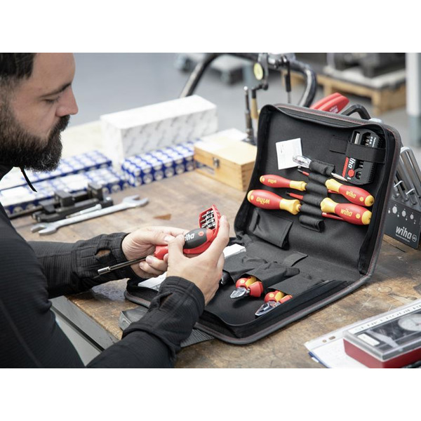Wiha WHA41241 electrician Tool Set, 32 Piece